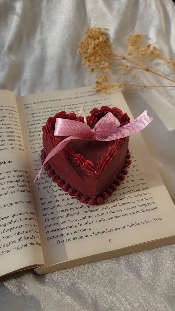 Textured_Heart_Shaped_Decorative_Gift_Box
