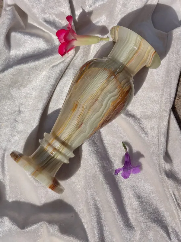 Handcrafted_Natural_Onyx_Vase_|_Elegant_Home_Decor_|_Vintage_Style