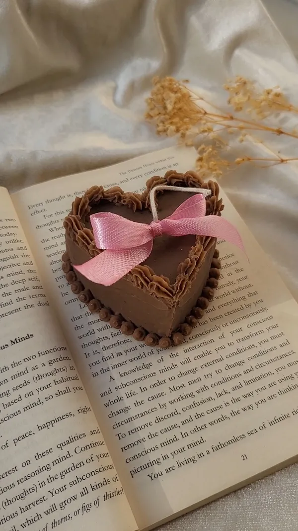 Textured_Heart_Shaped_Decorative_Gift_Box