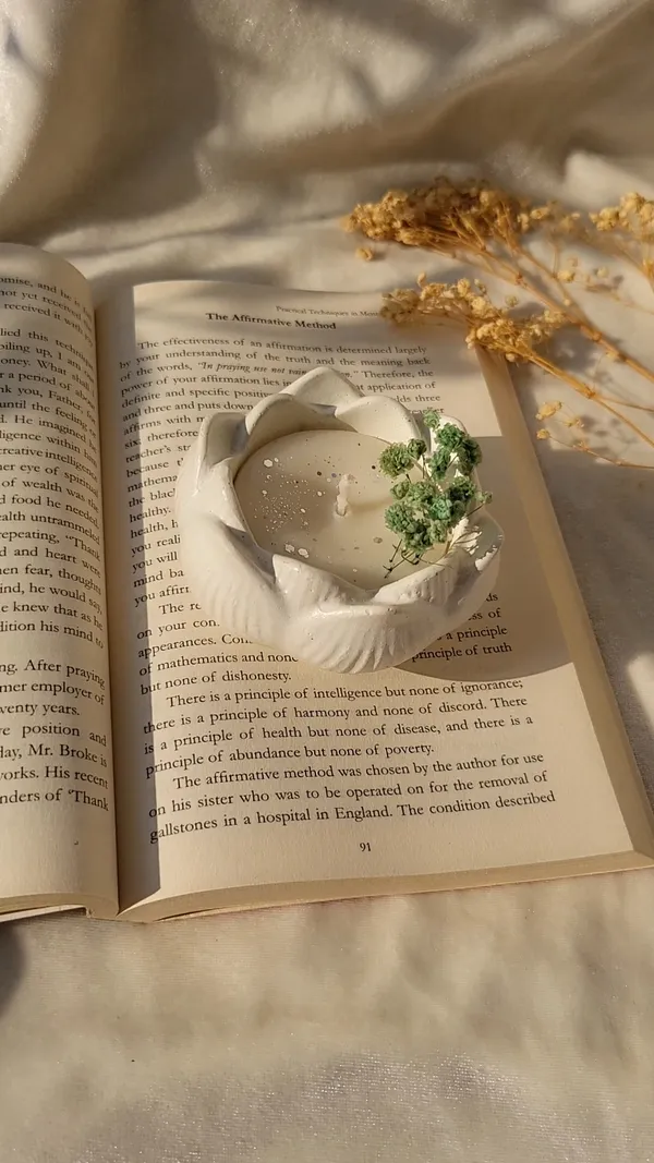 Concrete_Floral_Sculpted_Candle_Holder