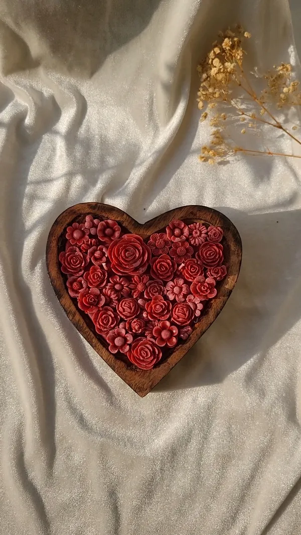 Wooden_Floral_Heart_Shaped_Decorative_Box