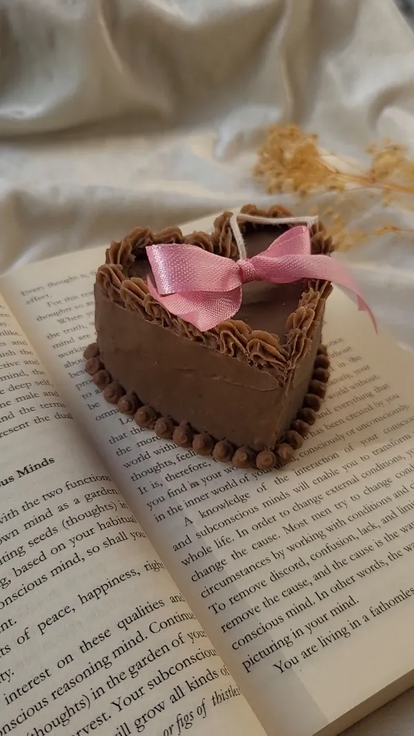 Textured_Heart_Shaped_Decorative_Gift_Box
