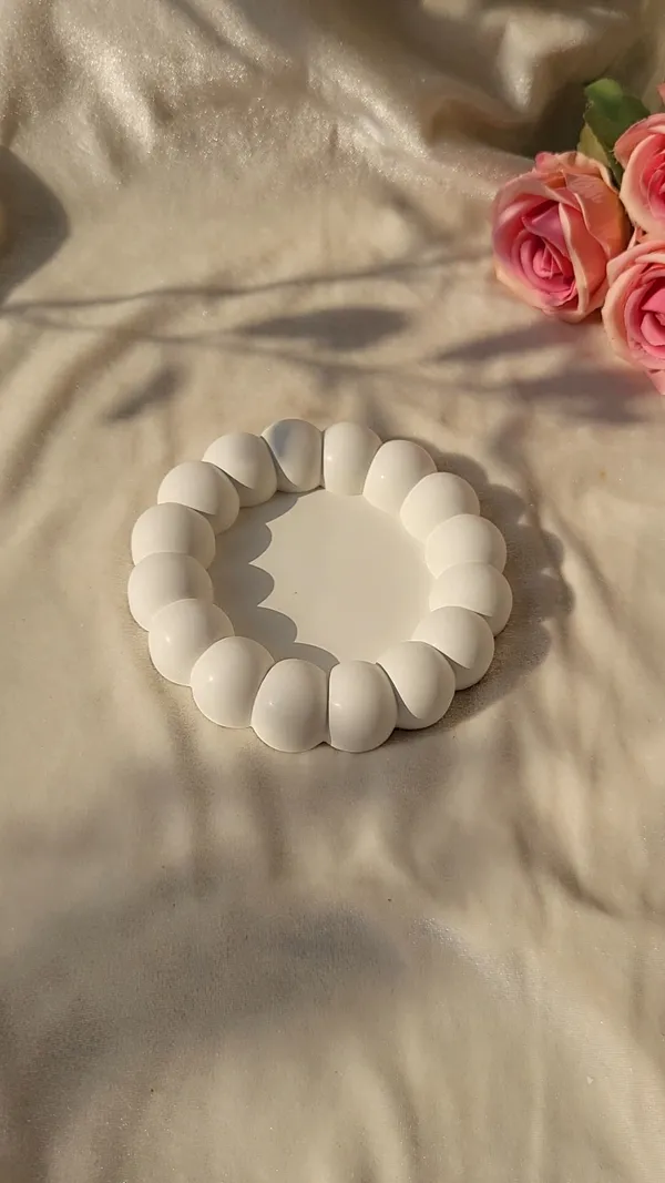 White_Concrete_Scalloped_Round_Decorative_Tray
