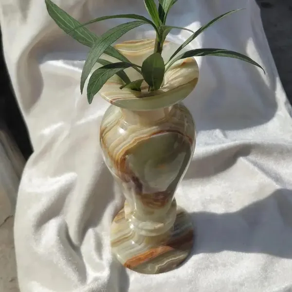 Handcrafted_Natural_Onyx_Vase_|_Elegant_Home_Decor_|_Vintage_Style