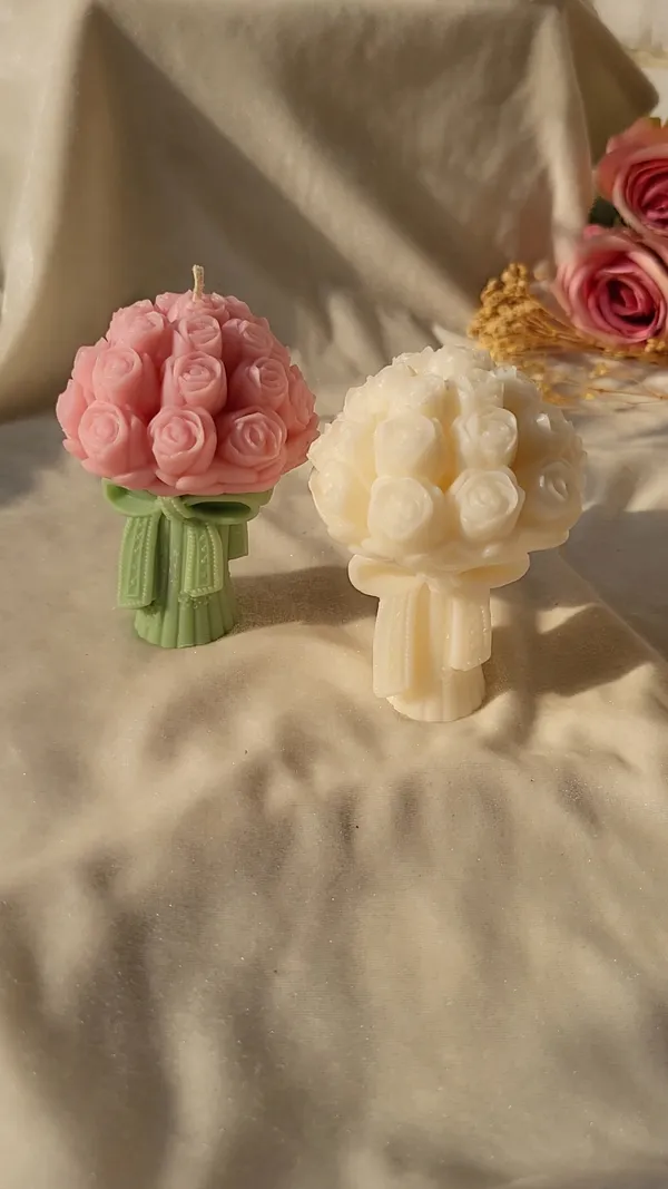 Romantic_Rose_Petals:_Scented_Floral_Wax_Candle