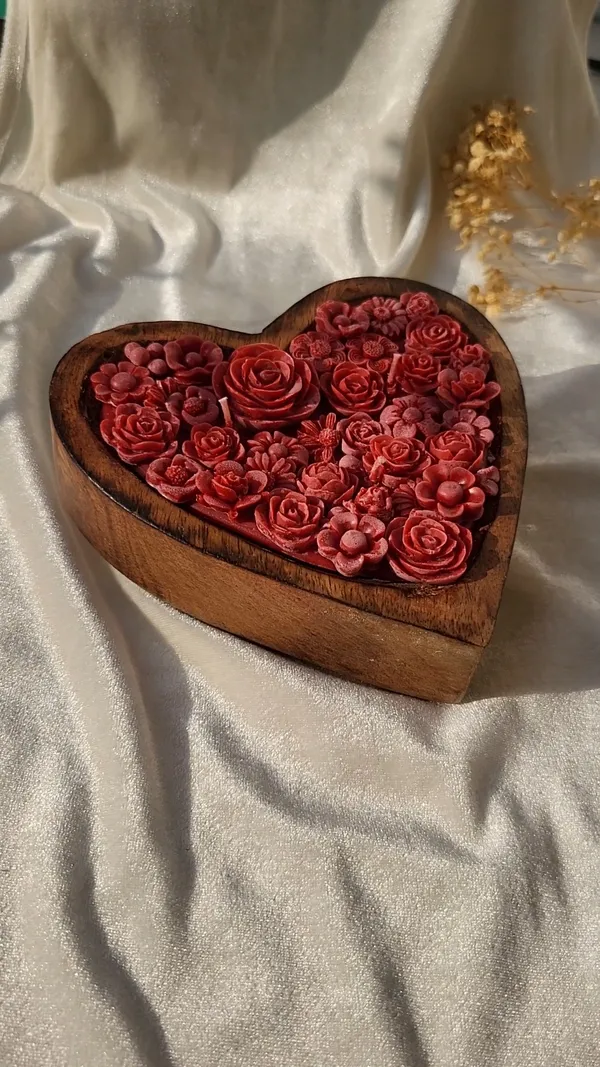Wooden_Floral_Heart_Shaped_Decorative_Box