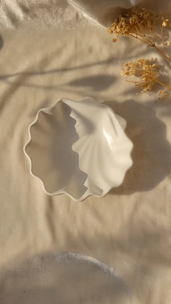 White_Concrete_Shell_Jewelry_Dush_Tray