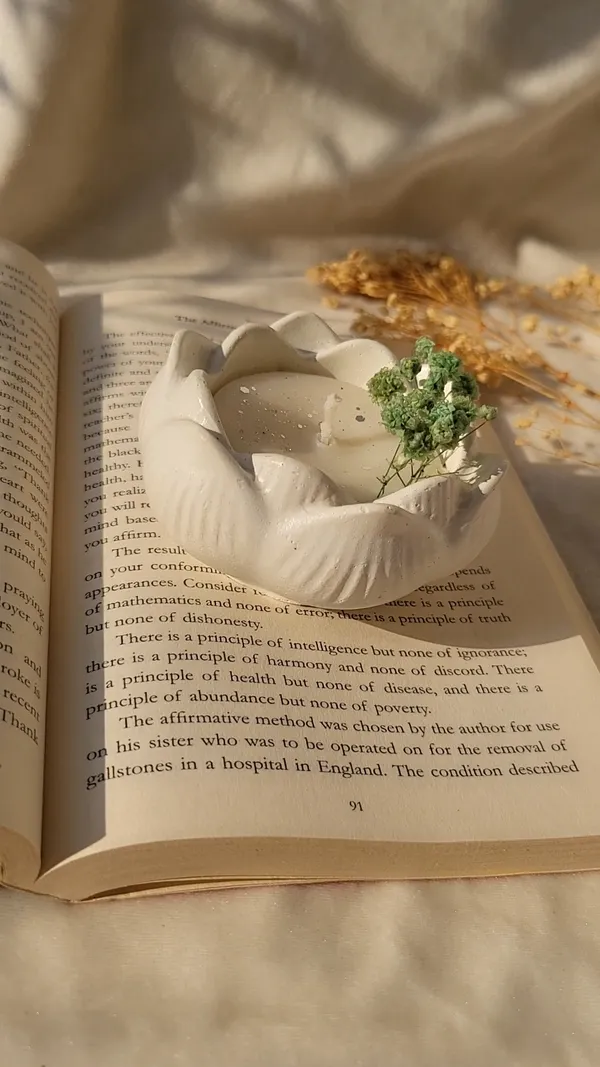 Concrete_Floral_Sculpted_Candle_Holder