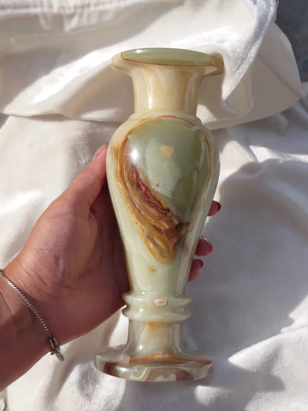 Handcrafted_Natural_Onyx_Vase_|_Elegant_Home_Decor_|_Vintage_Style
