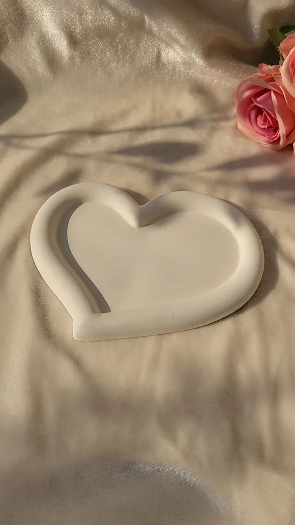 White_Concrete_Minimalist_Heart_Shape_Decorative_Tray