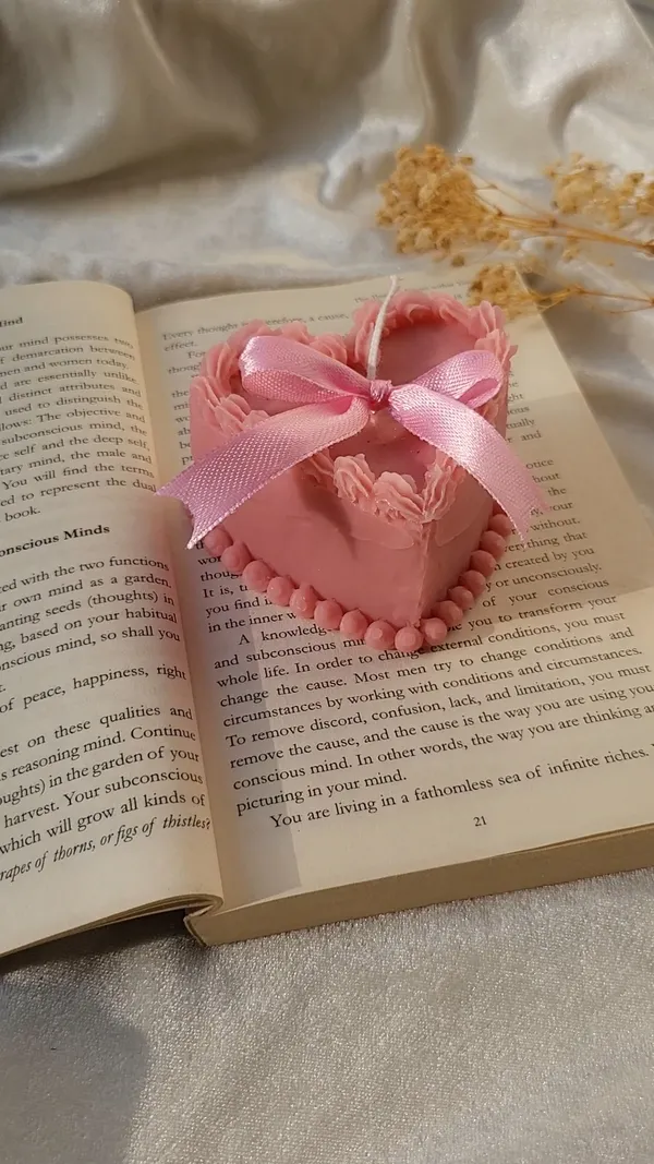 Textured_Heart_Shaped_Decorative_Gift_Box