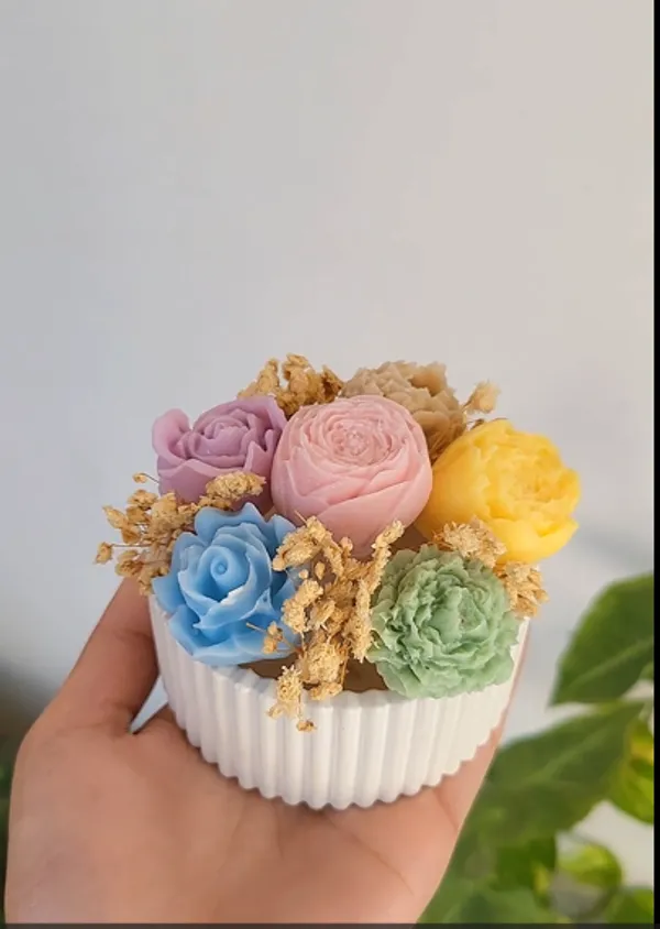 Ribbed_Pastel_Floral_Arrangement_Planter