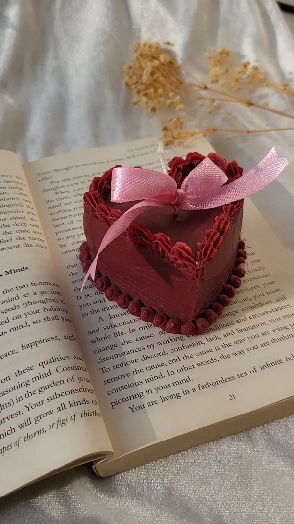 Textured_Heart_Shaped_Decorative_Gift_Box