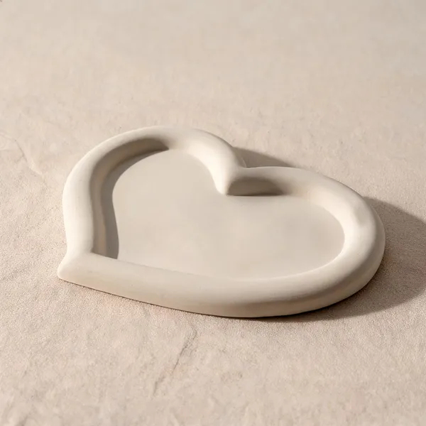 Concrete_Minimalist_Heart_Shaped_Decorative_Tray