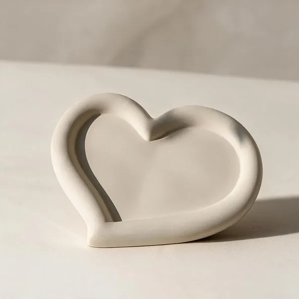 Concrete_Minimalist_Heart_Shaped_Decorative_Tray