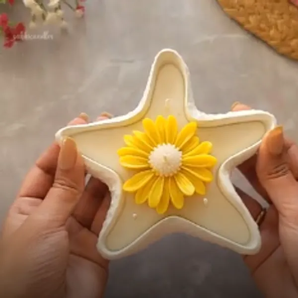 Luxury_Star-Shaped_Candle_With_Yellow_Daisy__Pack_Of_2