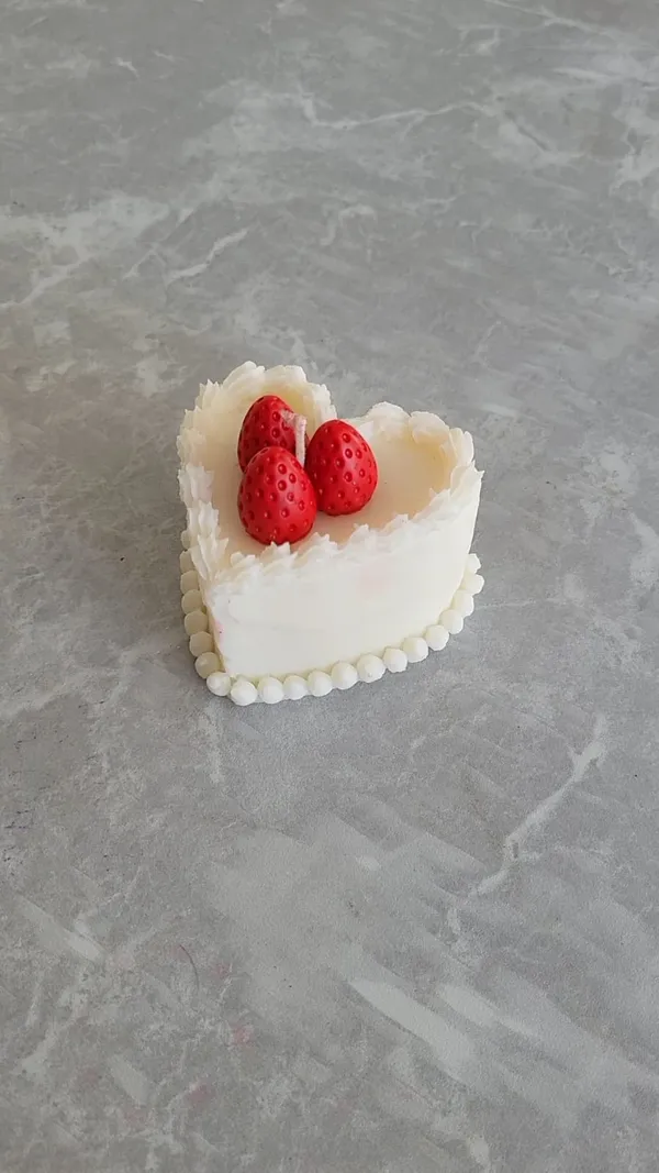 White_Heart_Cake_Candle
