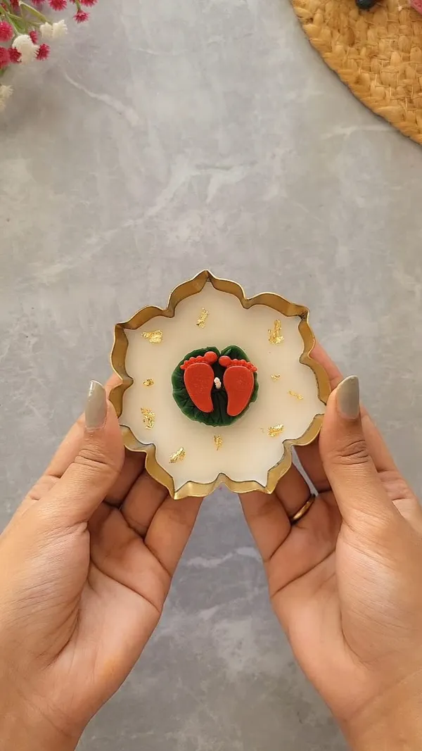 Lakshmi_Ji_Charan_Urli_Candle