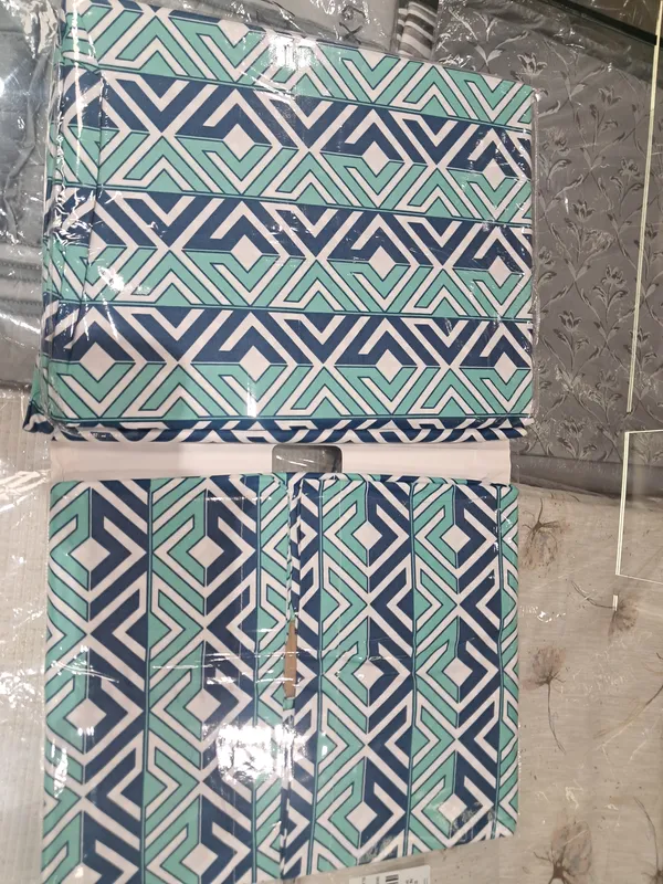 1_Bedsheet_size_90cms_x_100_cms_with_2_pillow_covers