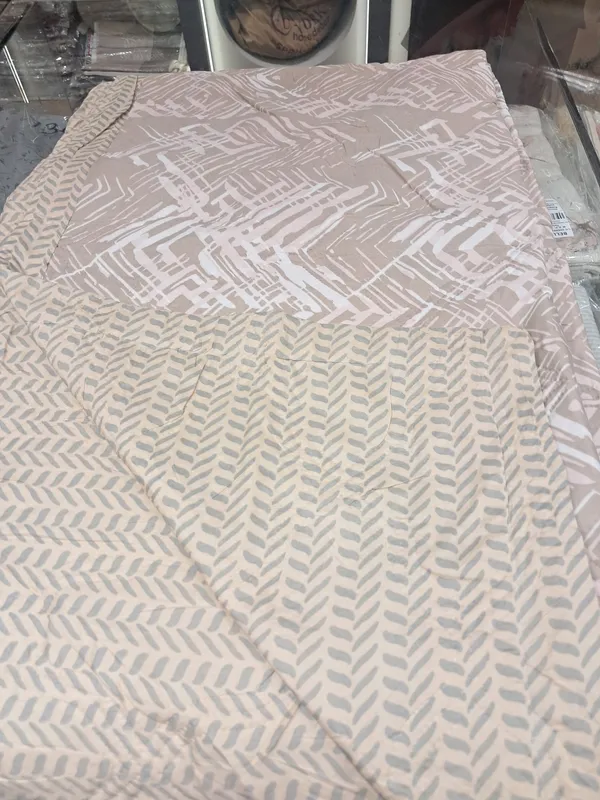 Beige_Abstract_Leaf_print_reversible_comforter
