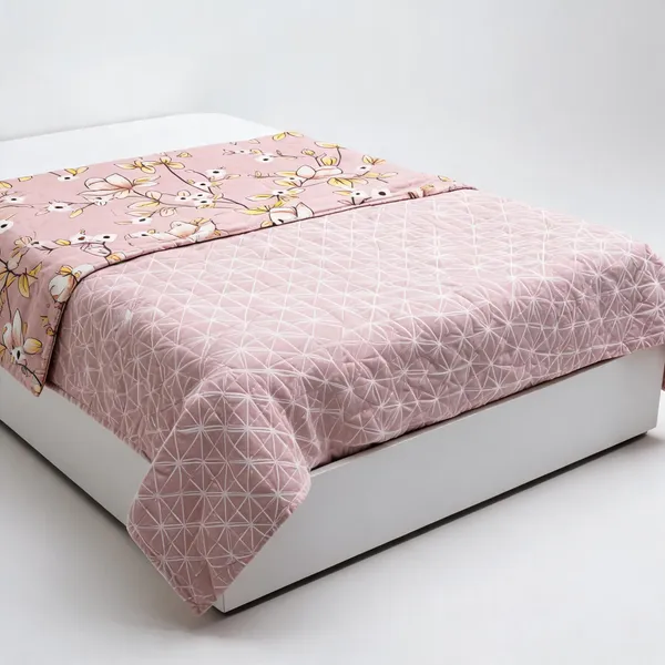 Pink_Floral_Reversible_Comforter
