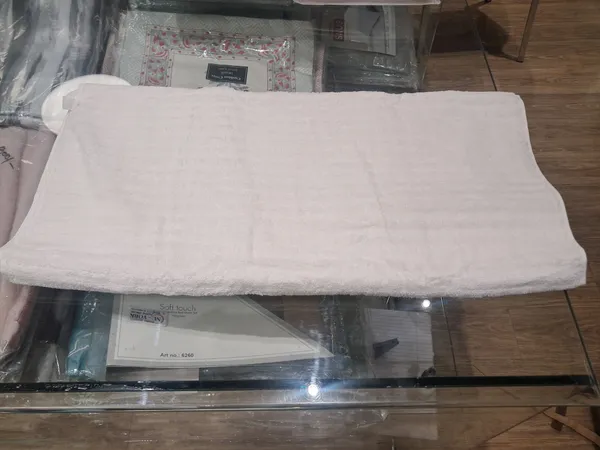 White_bath_towel_suze_150cms_x_75cms