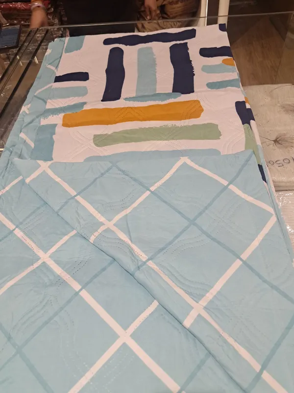 reversible_comforter_size_90cms_x_85cms