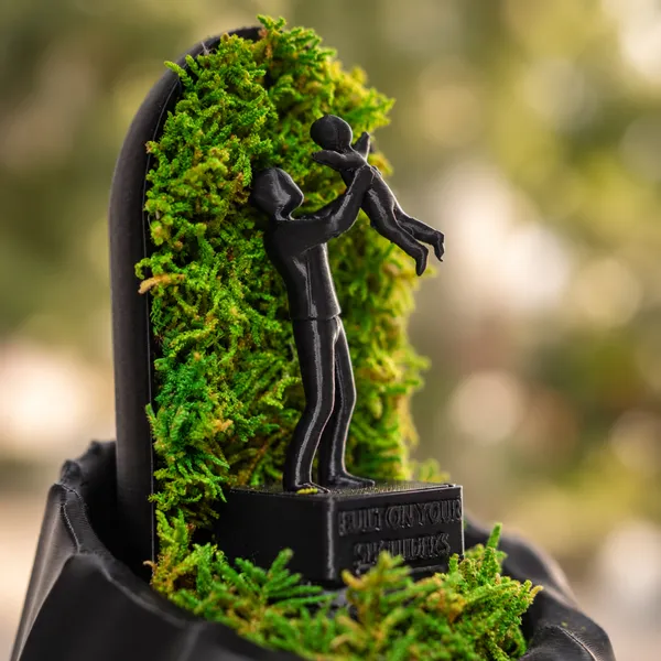 Polymer_Glass_Contemporary_Moss_Couple_Figurine_Black_For_Glass_Dome_Decor