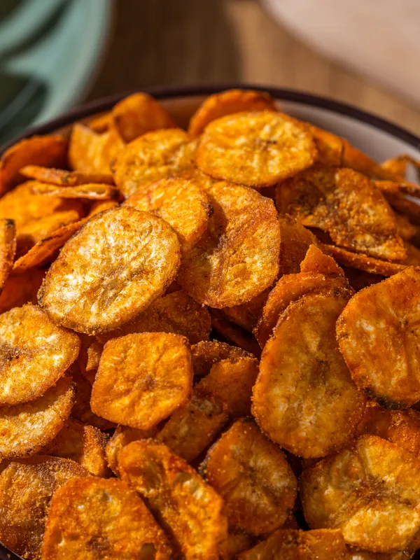 BANANA_CHIPS_-_TOMATO_TWIST