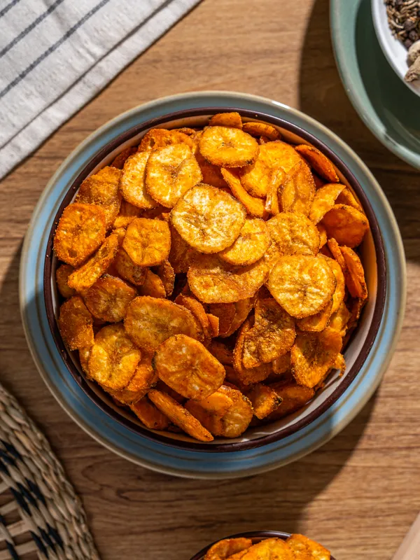 BANANA_CHIPS_-_TOMATO_TWIST