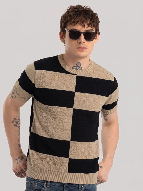 Black_&_Beige_Pure_Cotton_Self_Design_Round_Neck_T-Shirt_For_Men