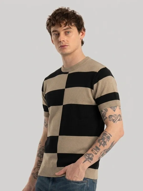 Black_&_Beige_Pure_Cotton_Self_Design_Round_Neck_T-Shirt_For_Men