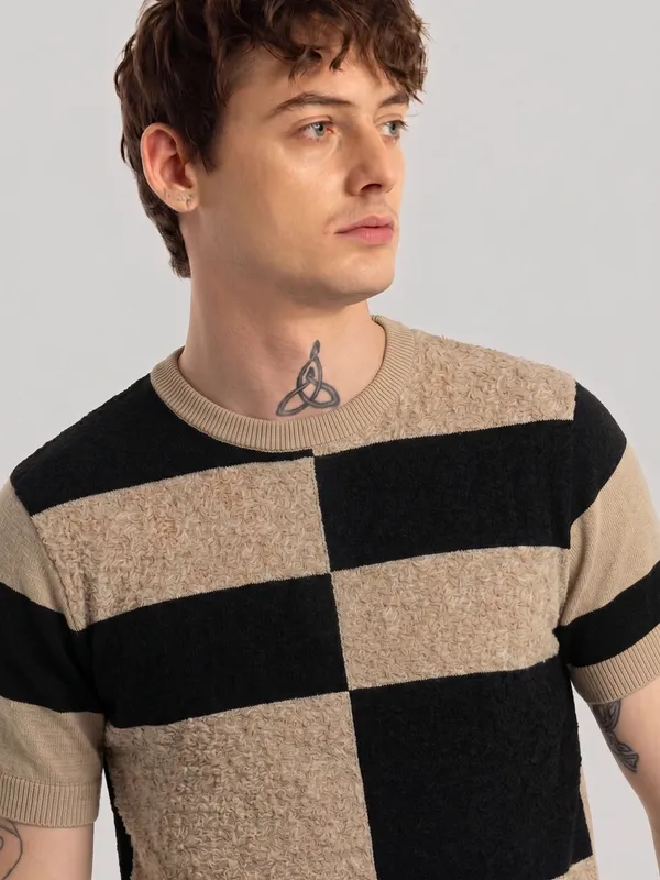 Black_&_Beige_Pure_Cotton_Self_Design_Round_Neck_T-Shirt_For_Men