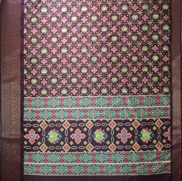 Maroon_Polyester_Silk_Ikat_Geometric_Printed_Saree_For_Women