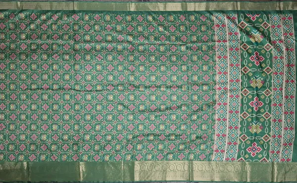Green_Polyester_Silk_Geometric_Print_Saree_For_Women
