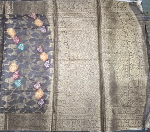 Grey_Poly_Cotton_Floral_Printed_Saree_For_Women
