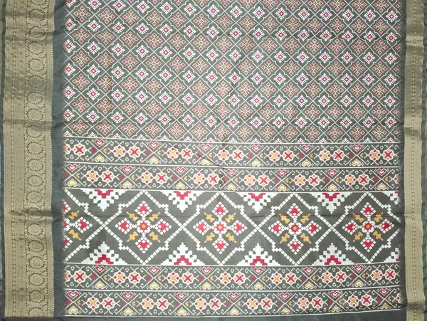 Grey_Polyester_Silk_Geometric_Printed_Saree_For_Women