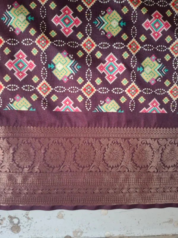 Maroon_Polyester_Silk_Ikat_Geometric_Printed_Saree_For_Women