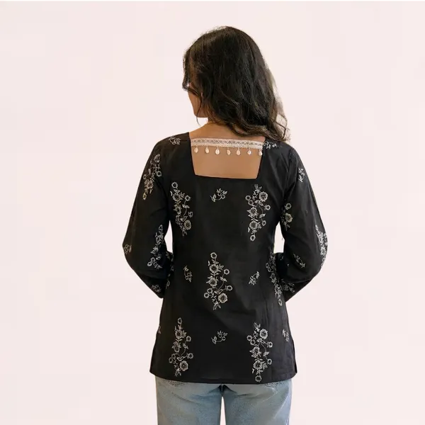 VIAM_Women’s_Black_Printed_Short_Kurti_with_Lace_Detailing