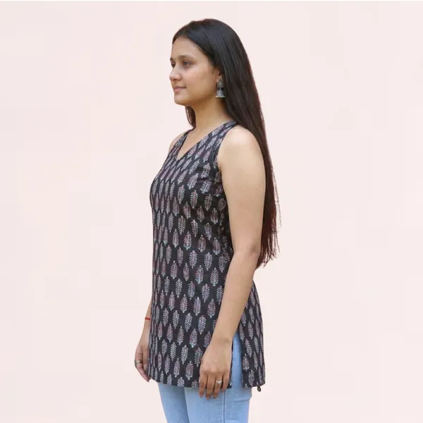 VIAM_Women's_Cotton_Floral_Printed_Sleeveless_Backless_Short_Kurti_V-Neck_Casual_Ethnic_Top