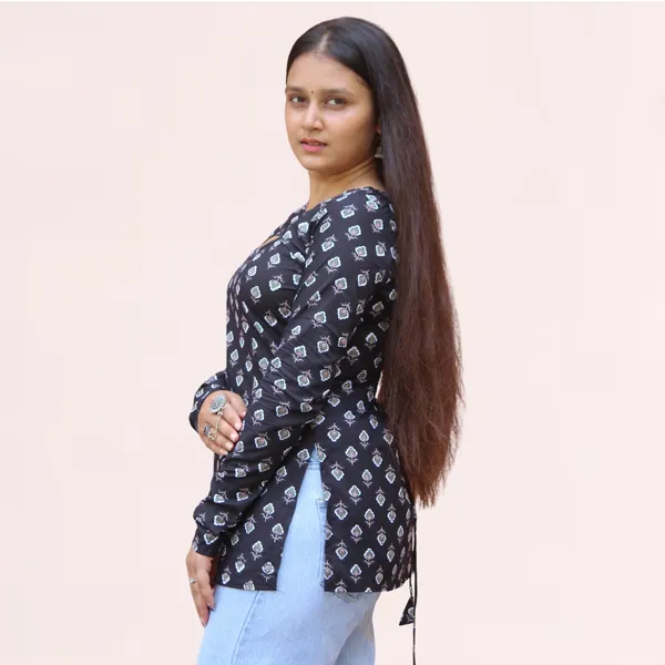 VIAM_Women_blackPrinted_Short_Kurti_with_Detachable_Shrug_Sleeves