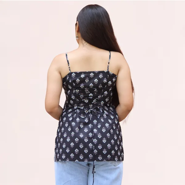 VIAM_Women_blackPrinted_Short_Kurti_with_Detachable_Shrug_Sleeves