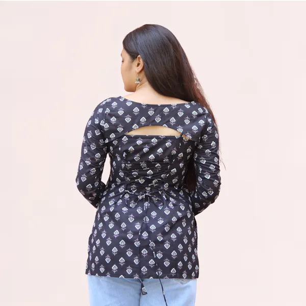 VIAM_Women_blackPrinted_Short_Kurti_with_Detachable_Shrug_Sleeves