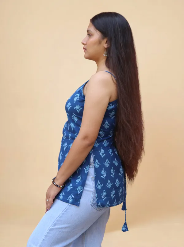 VIAM_Women_Blue_Printed_Short_Kurti_with_Detachable_Shrug_Sleeves