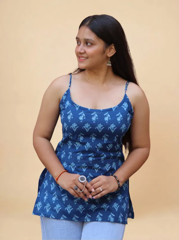 VIAM_Women_Blue_Printed_Short_Kurti_with_Detachable_Shrug_Sleeves