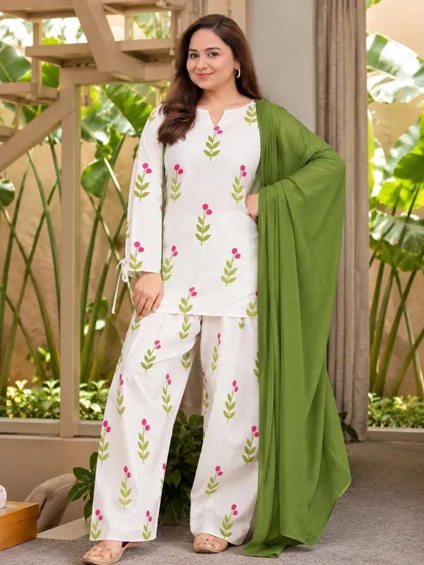White_Floral_Print_Kurta_Set_With_Green_Dupatta_for_Women