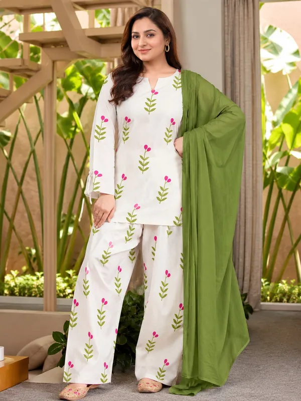 White_Floral_Print_Kurta_Set_With_Green_Dupatta_for_Women