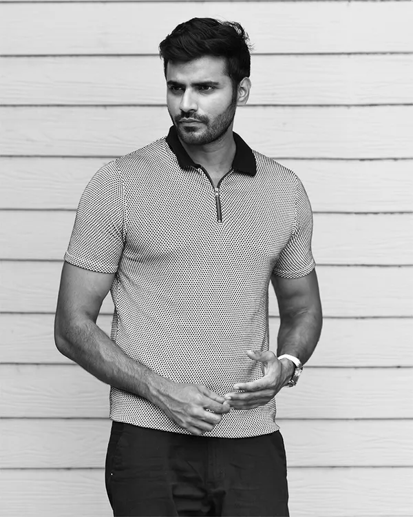 Black-White_Cotton_Geometric_Flat_Knit_Polo_Shirt_For_Men