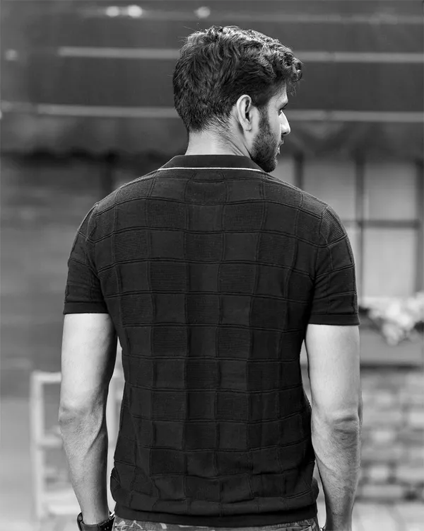 Black_Cotton_Grid_Flat_Knit_Polo_T-Shirt_For_Men