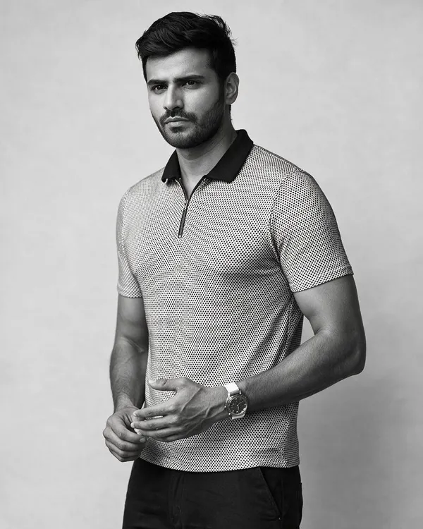 Black-White_Cotton_Geometric_Flat_Knit_Polo_T-Shirt_For_Men